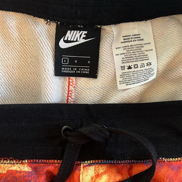 Nike shorts - Picture 3 of 4